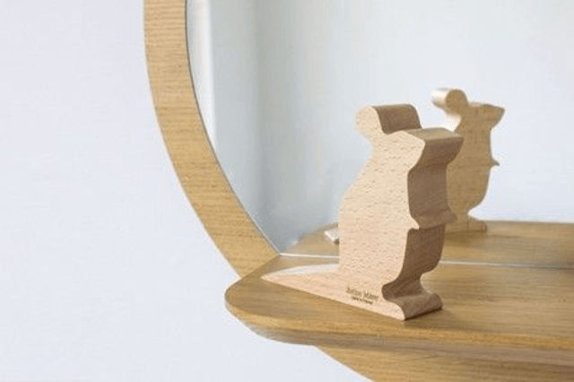 Mimi - Cale-porte en bois de Hêtre massif vernis